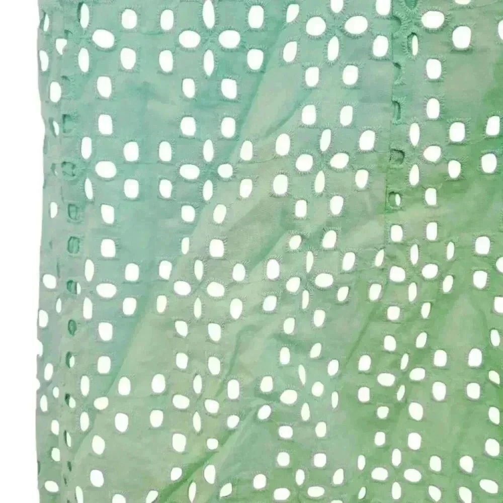 Crown & Ivy Women's Green Cotton Eyelet Sleeveless Shift Dress - Picture 4 of 8